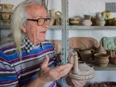 �Mi occupo di terrecotte dall'et� di 9 anni e non mi � mai piaciuto limitarmi alle �solite� creazioni - confessa - . Volevo invece occuparmi di qualcosa che non si fabbricasse pi� da tempo e osservando le antiche ceramiche nei musei, ho capito quanto potesse essere bella la sfida di provarle a farle identiche�